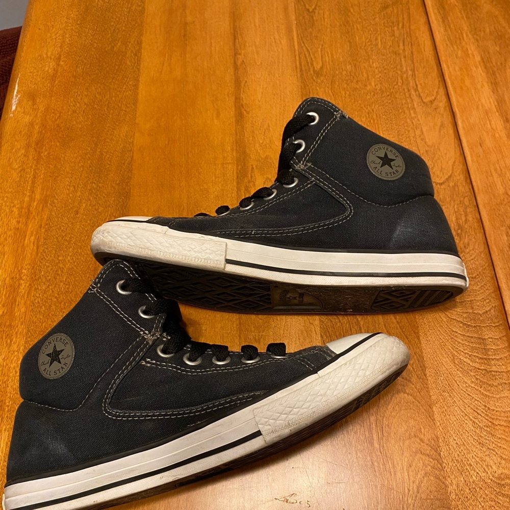 Black and grey converse juniors 5, men’s size 6